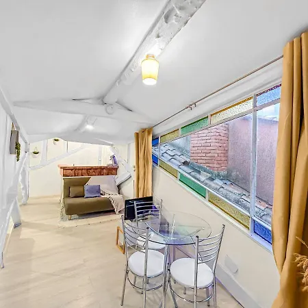 Le Studio Des Arts Apartment *